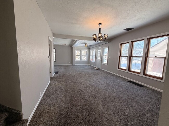 Photo - 5 Bedroom house in Webster City with Huge Garage! $1395