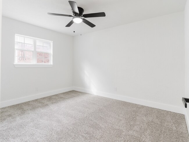 Photo - 7117 Chinaberry Rd