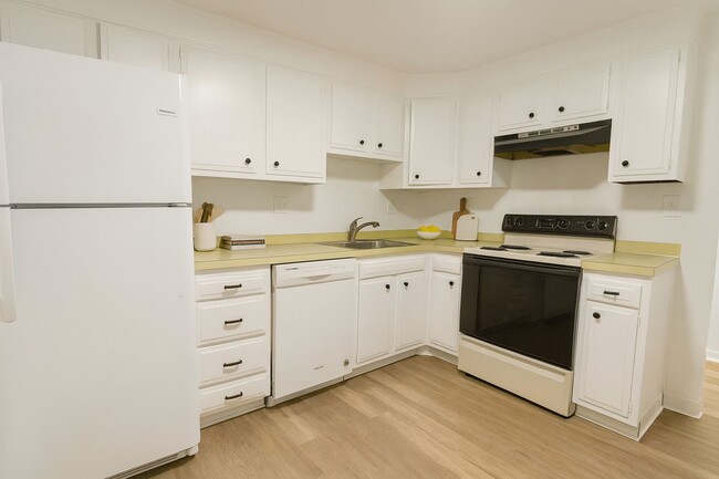 Building Photo - 12121 W Nevada Dr Unit 04