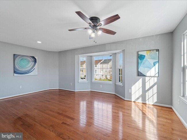 Photo - 564 Radford Terrace NE