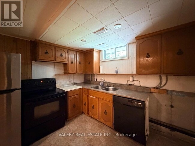 Photo - 63 Paperbirch Crescent Unit B