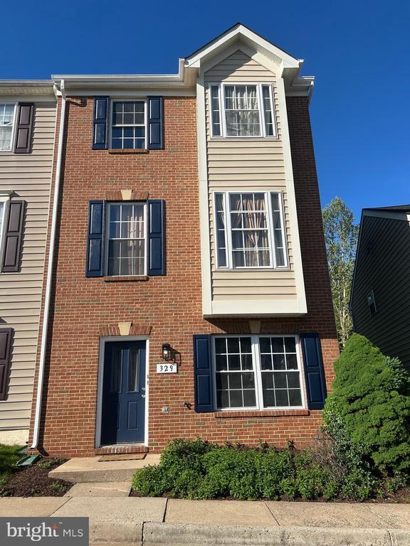 Photo - 329 Kirby St