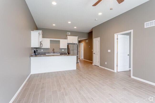 3BR, 2BA - 1177 SF