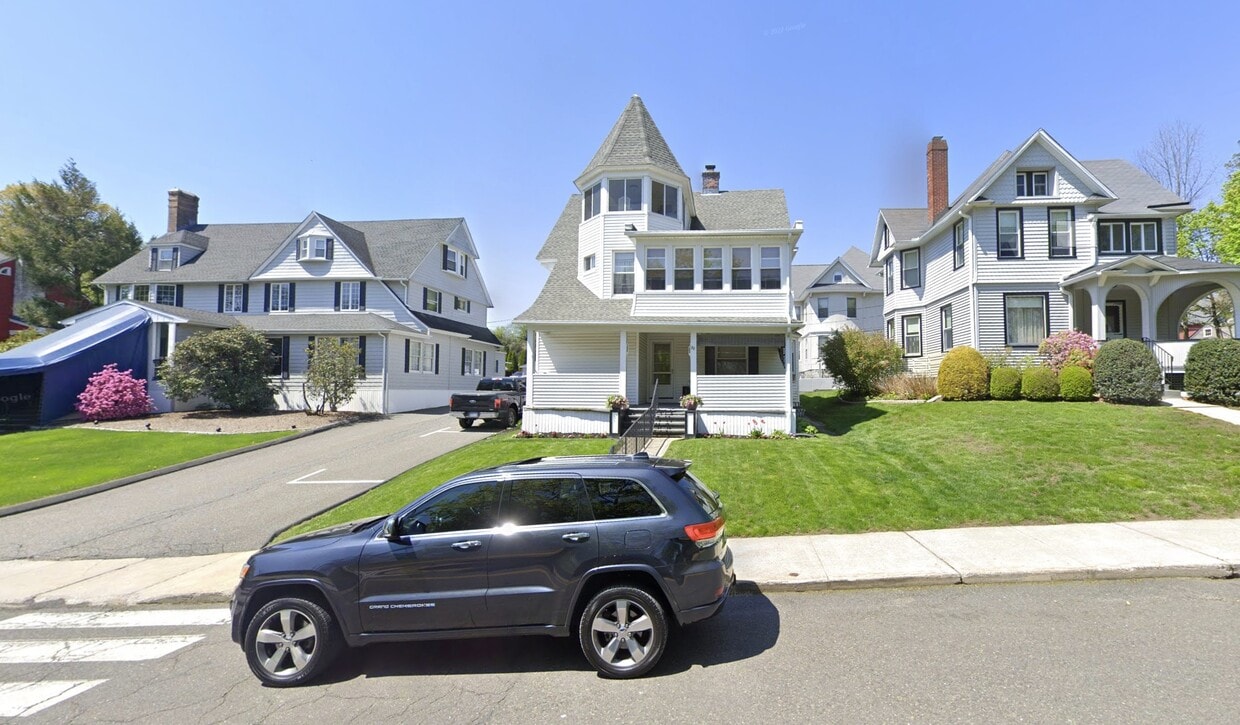 Photo - 90 Fairview Ave (Naugatuck, CT)