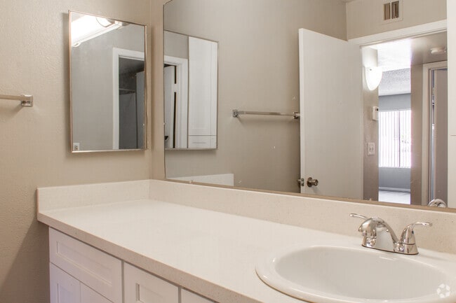 Renovated - 1 BD, 1 BA - 750 SQ FT