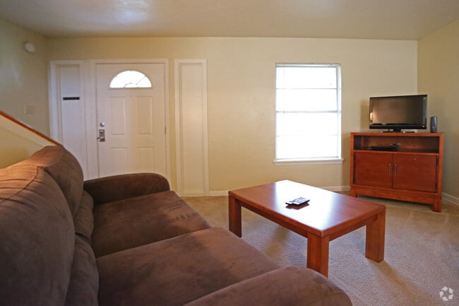 Living Room - Kingsville Pointe