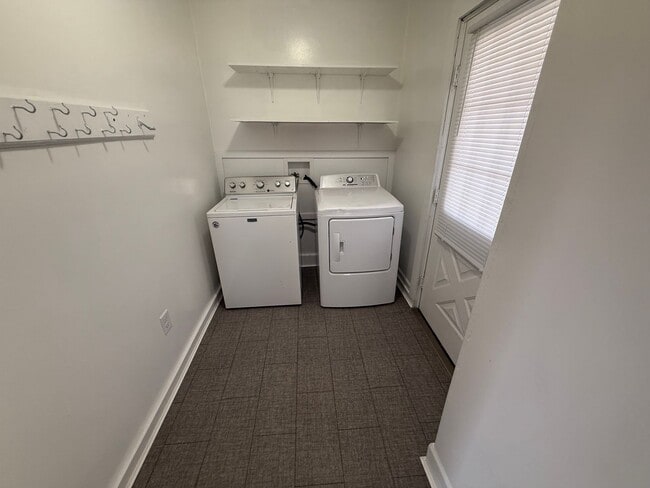 Photo - Large Duplex Available 6BD 2 BTH