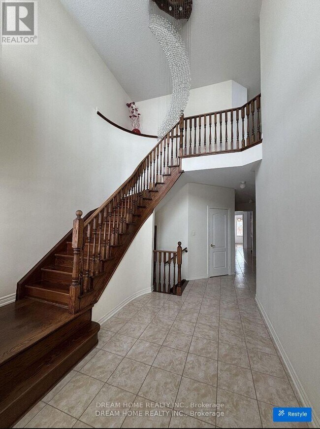 Photo - 276 The Bridle Walk