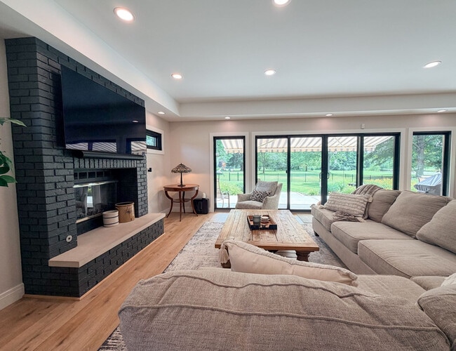 Building Photo - 2318 Hillside Ct Unit SI FL2-ID1603626P