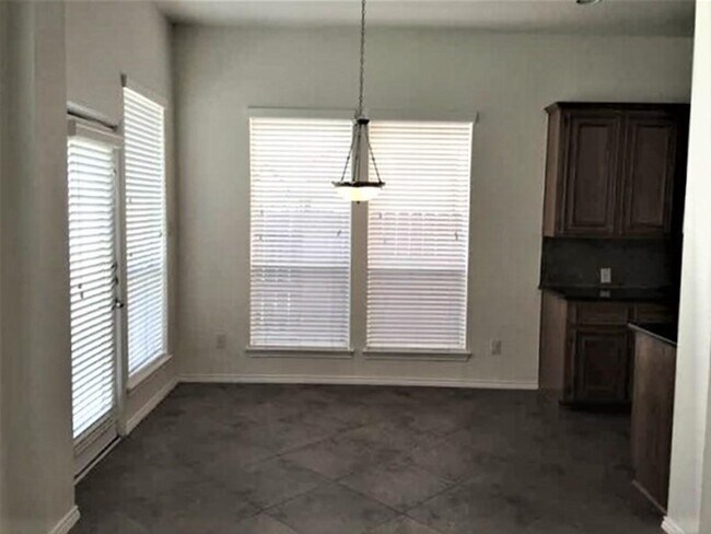 Photo - 2022 Shore Breeze Dr