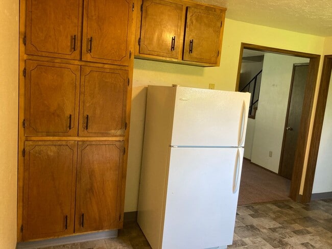 Photo - 2 Bedroom 1 1/2 Bath With Laundry Room And 1 Car Garage