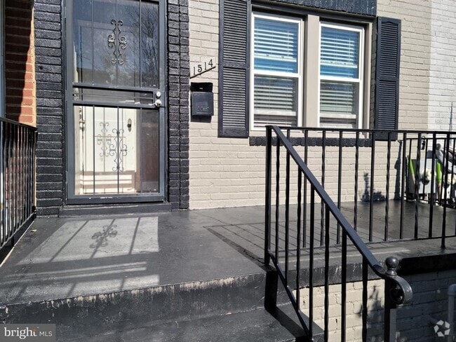 Building Photo - 1514 Queen St NE Rental