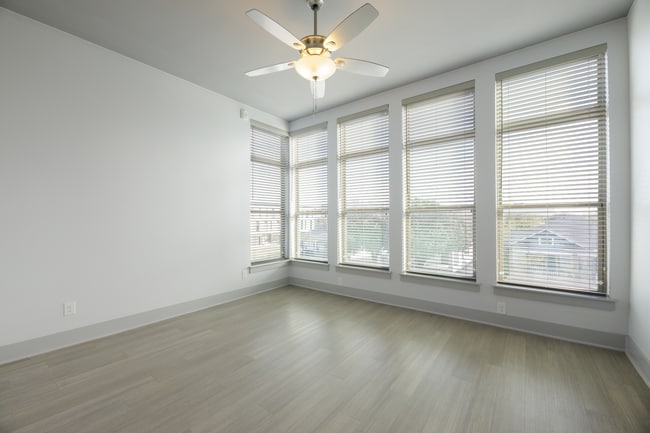 Photo - The Sasha at Jennings