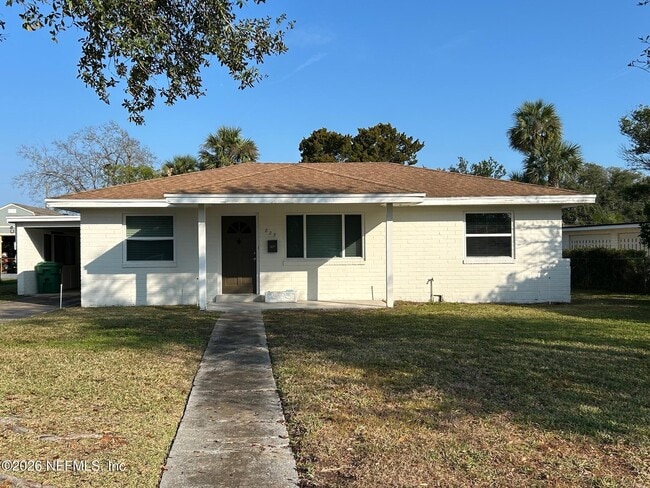 Building Photo - 825 14th Ave N