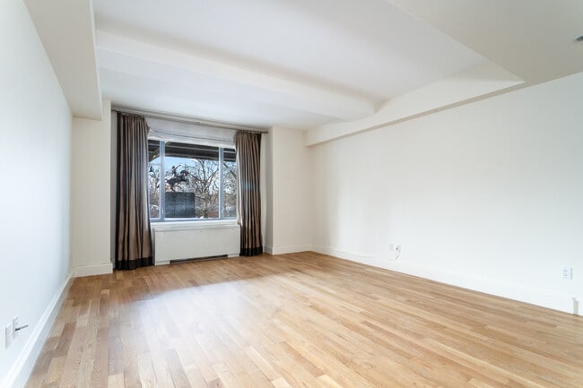 Photo - 110 Central Park S