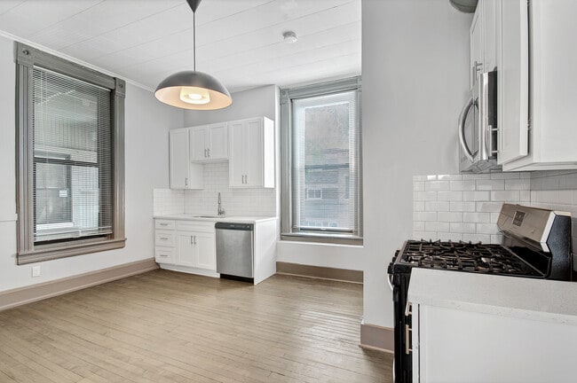 Photo - 1659 W 21st St Unit 2R