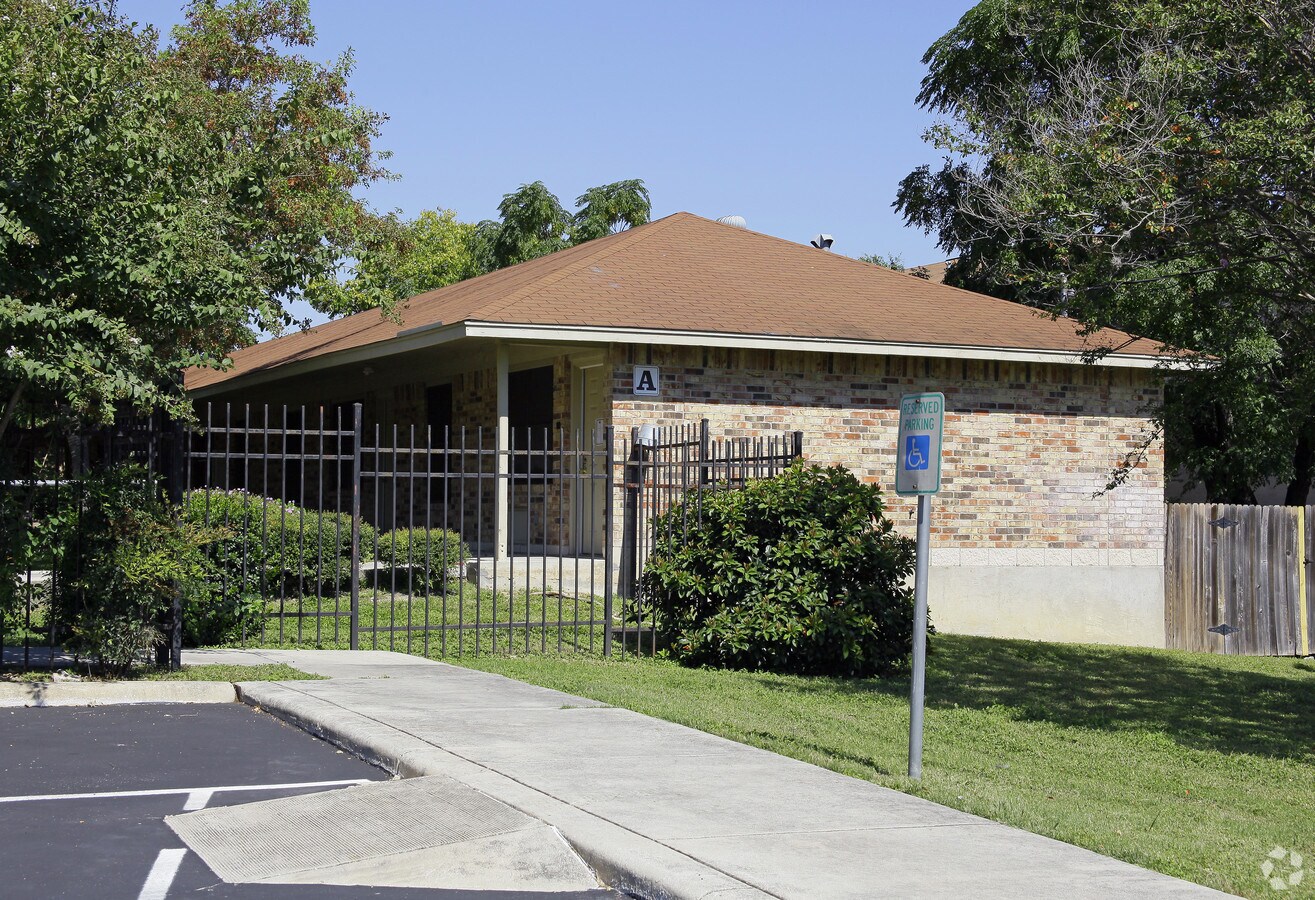 Photo - Monarch Place Apartments