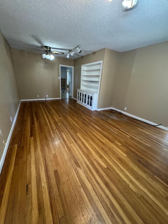 Photo - 1420 Austin St