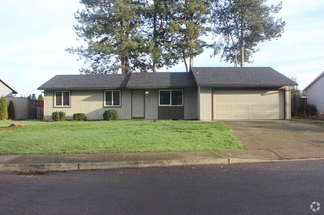 Building Photo - Updated 3 bedroom, 2 bath home on quiet Hi...