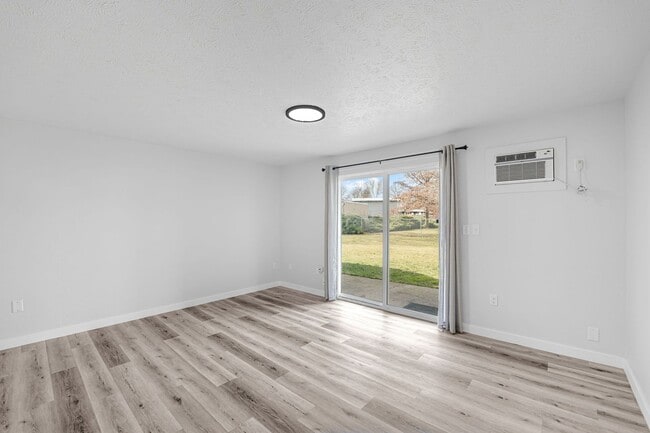 Photo - Newly Remodeled Mission Park Apartment! Unidad #A 1515 N. Bowdish Rd.