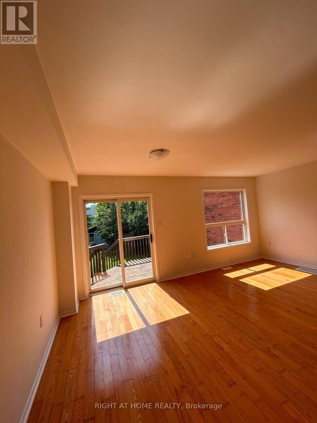 Photo - 54 Henderson Crescent