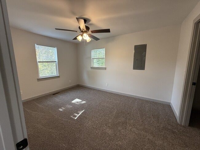 Photo - 217 Geren Dr