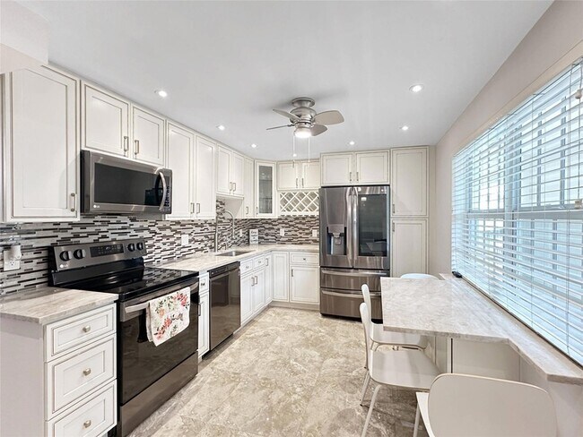 Photo - 3505 Oaks Way Unidad 310