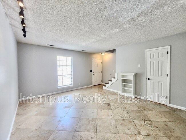 Photo - 737 Fox Ridge Dr