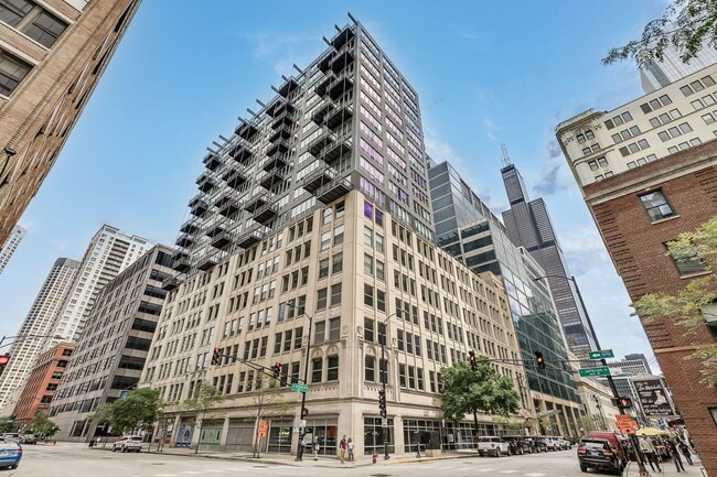 Building Photo - 565 W Quincy St Unit 814 Rental