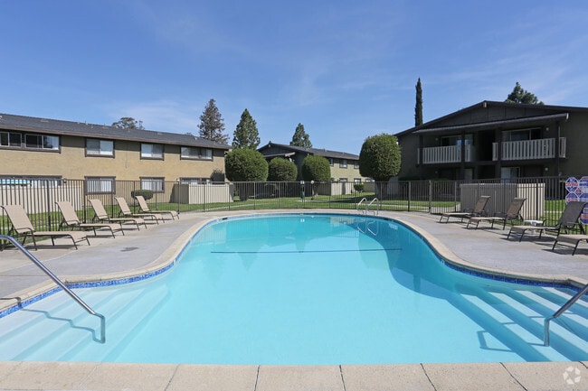 Saddleback Ranch Apartments