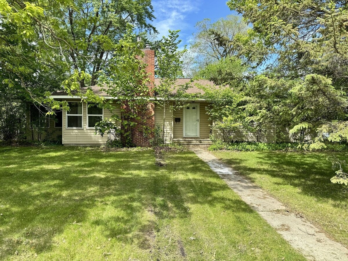 FIVE BEDROOM- Walking Distance to BSU - FIVE BEDROOM- Walking Distance to BSU