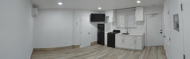 Photo - 1858 Dewey St