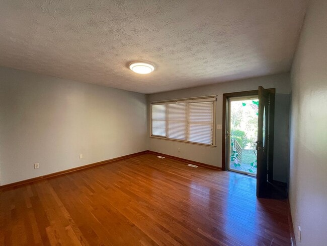 Photo - 2-3 Bedroom house with 2 bathrooms and garage