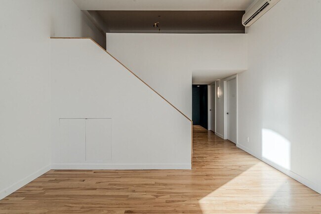 Photo - 244 Sherbrooke St E Unit 414