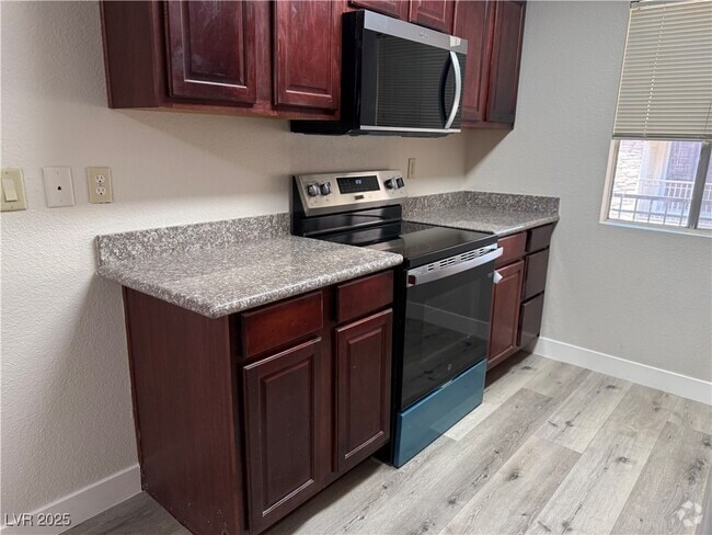 Building Photo - 4390 Sandy River Dr Unit 6 Rental