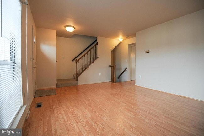 Photo - 128 Sulgrave Ct