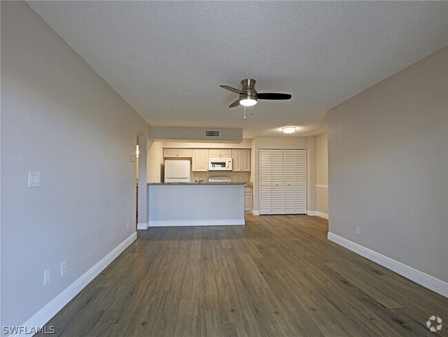 Building Photo - 5321 Summerlin Rd Unit 2116 Rental