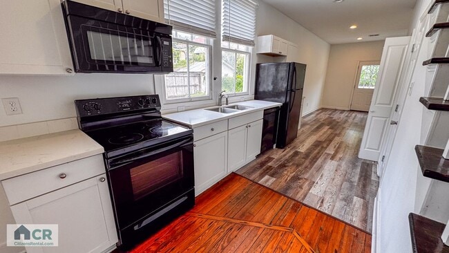 Photo - 5bd/2ba Near Campus and Stadium! Text 727-...