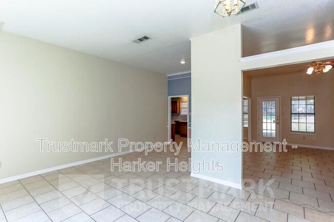 Photo - 800 Silver Creek Dr