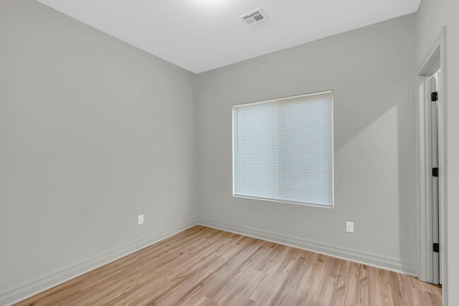 Photo - 1923 Sutton Ct