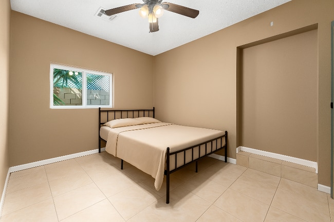 Photo - 2348 W Laurel Ln