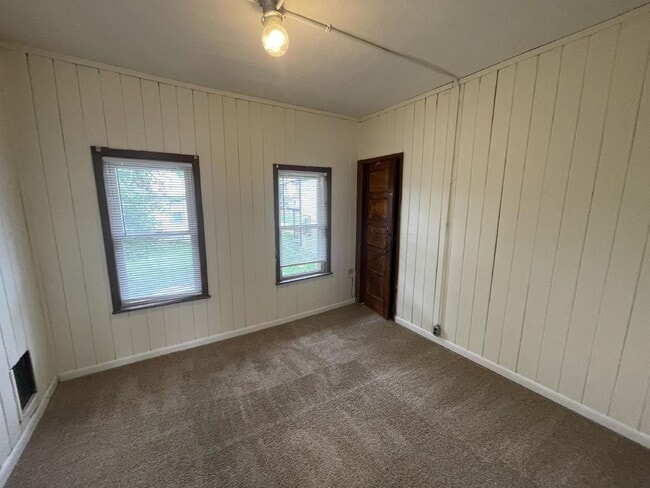 Photo - 221 E 9th St