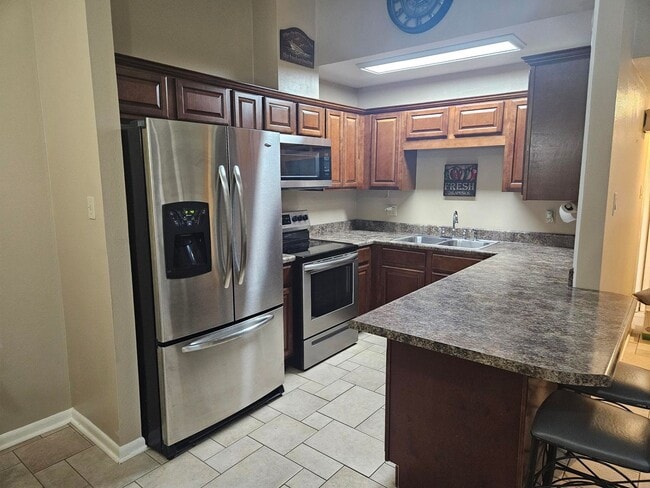 Photo - 2711 Greenbriar Dr