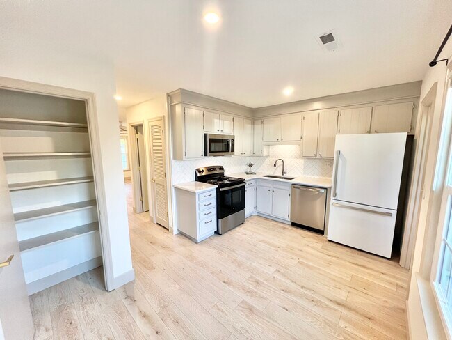 Kitchen/Dining - 1 Commercial Row