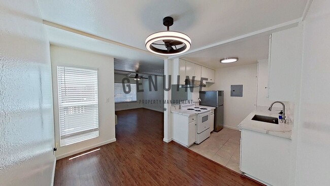 Building Photo - Upstairs 1 Bedroom in Desirable Macarthur Village ~ Community Pool and Tennis Courts