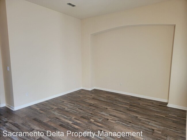 Photo - 4 br, 3 bath House - 131 Jarvis Circle