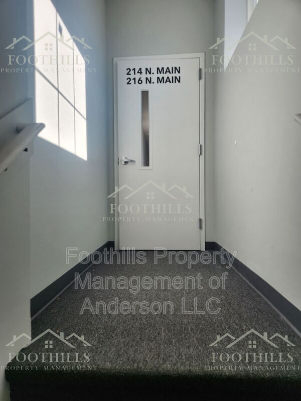 Photo - 210-216 N Main St