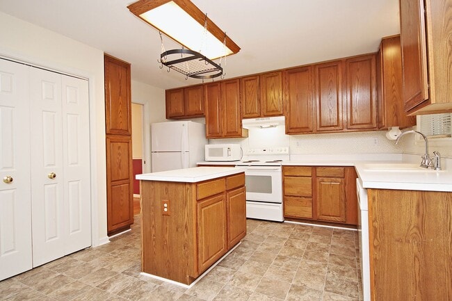 Photo - Pet-Friendly Raintree Home With Fenced Yard