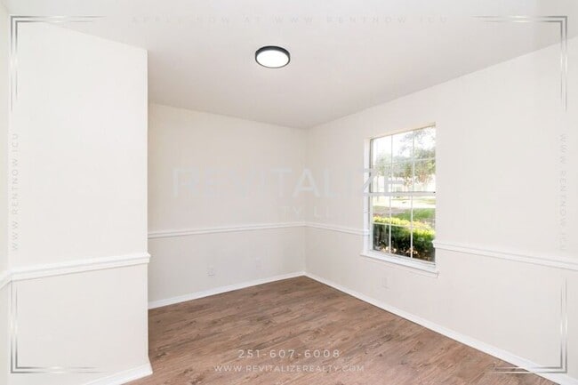 Photo - 6513 Victoria Pl S