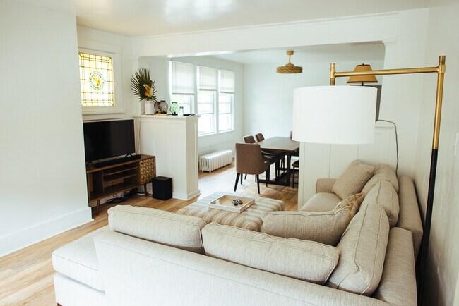 Salón y comedor amueblados - 1170 Jancey St Unidad 1170 Jancey Street